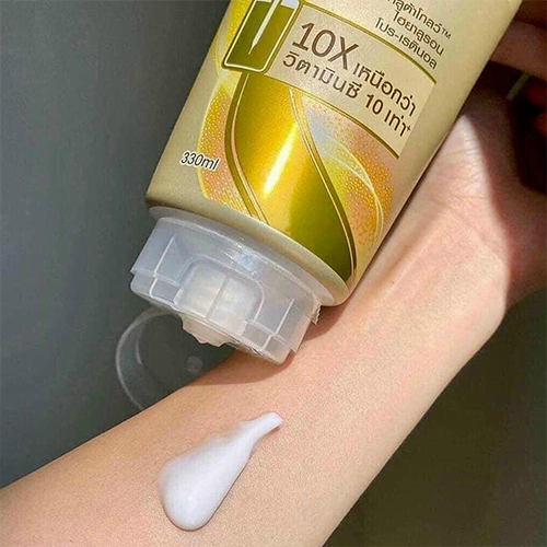 Sữa-dưỡng-thể-Vaseline-10x-Chai-Vàng-Healthy-Bright-Gluta-Hya-Serum-Flawless-Glow9